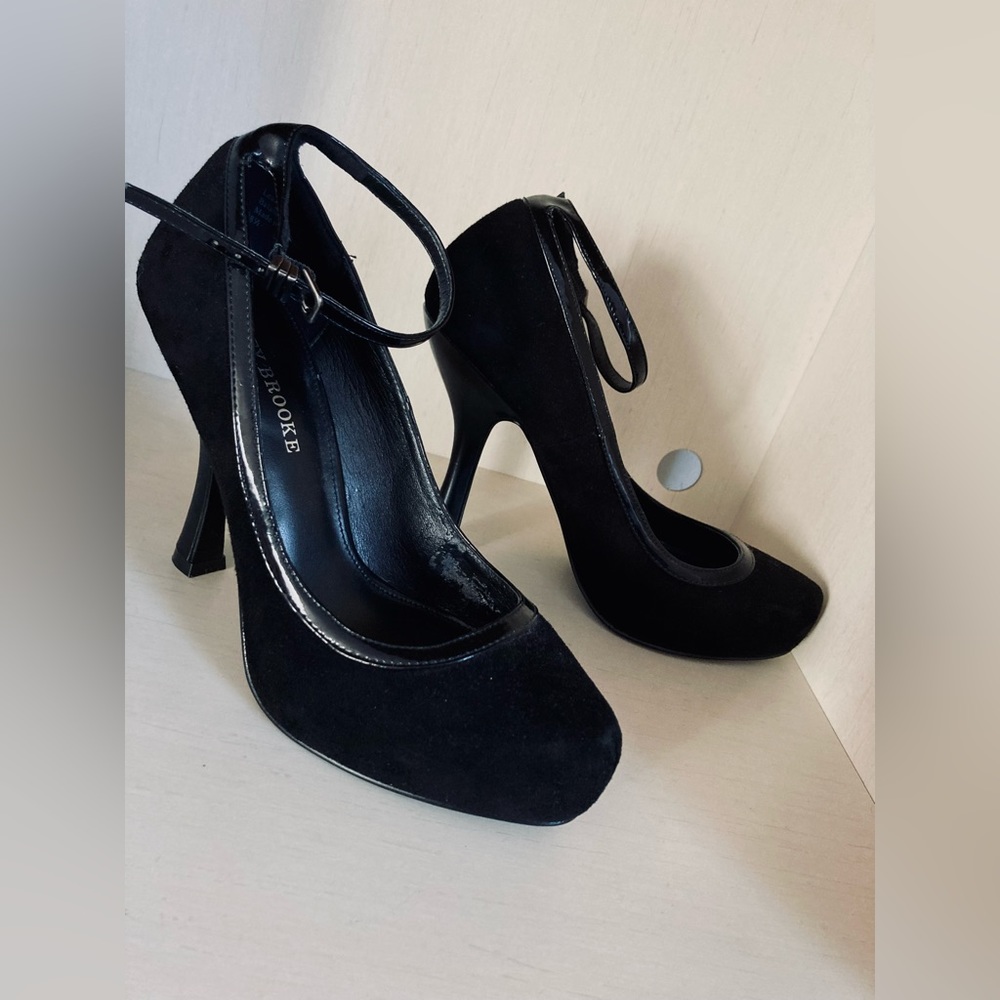 Audrey Brooke Black Platform Heels with Ankle Straps 8.5
